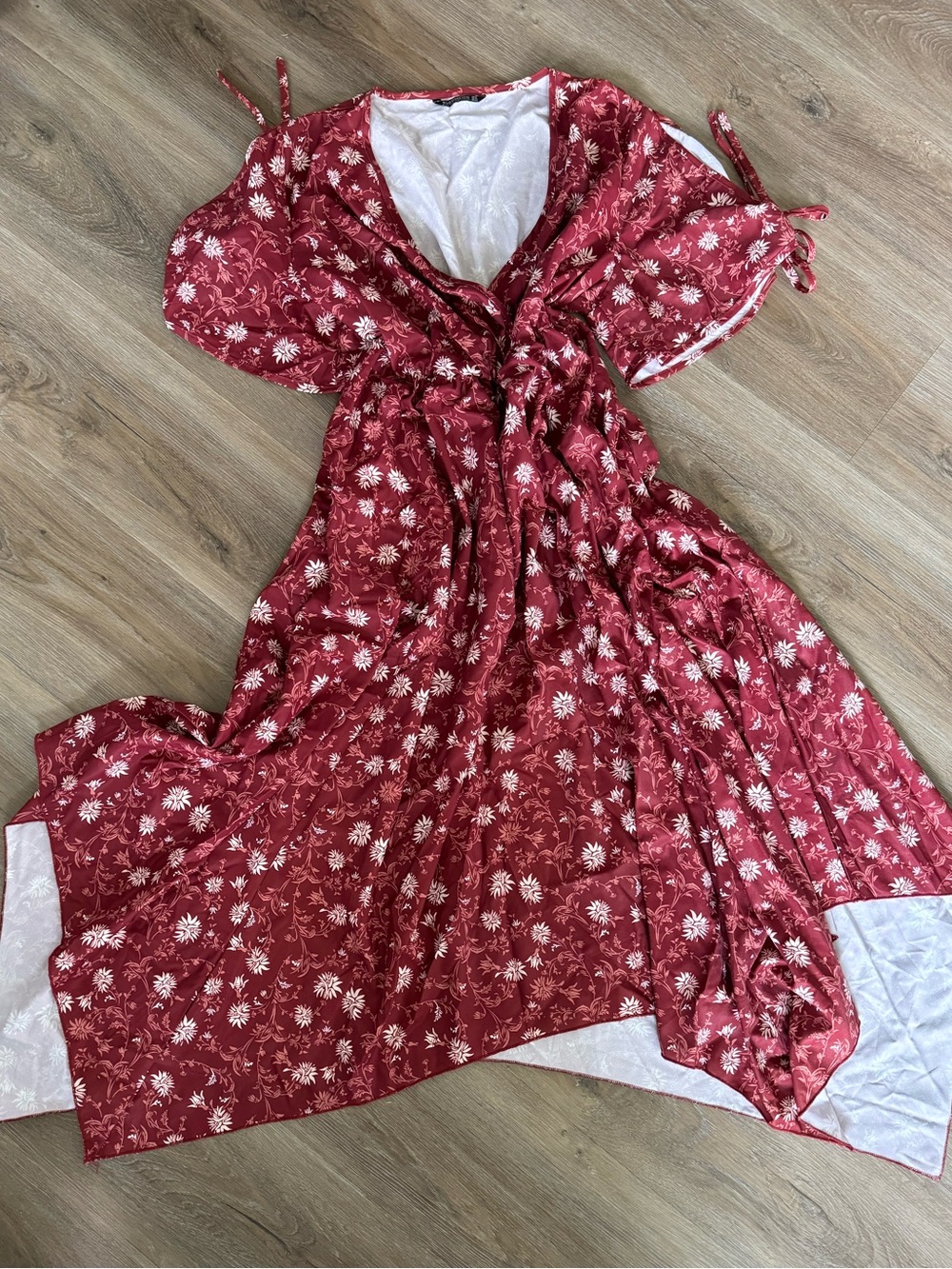 Women’s 12 Floral Red Tie Sleeve Handkerchief Dress BloomChic